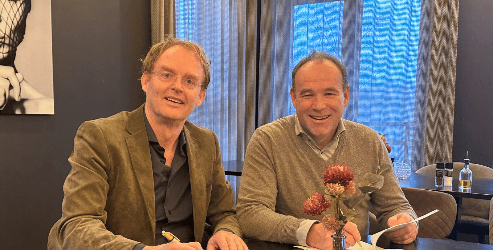 Ondertekening-Vivara-Janssen-de-Jong-Bouw-1-e1739803973941