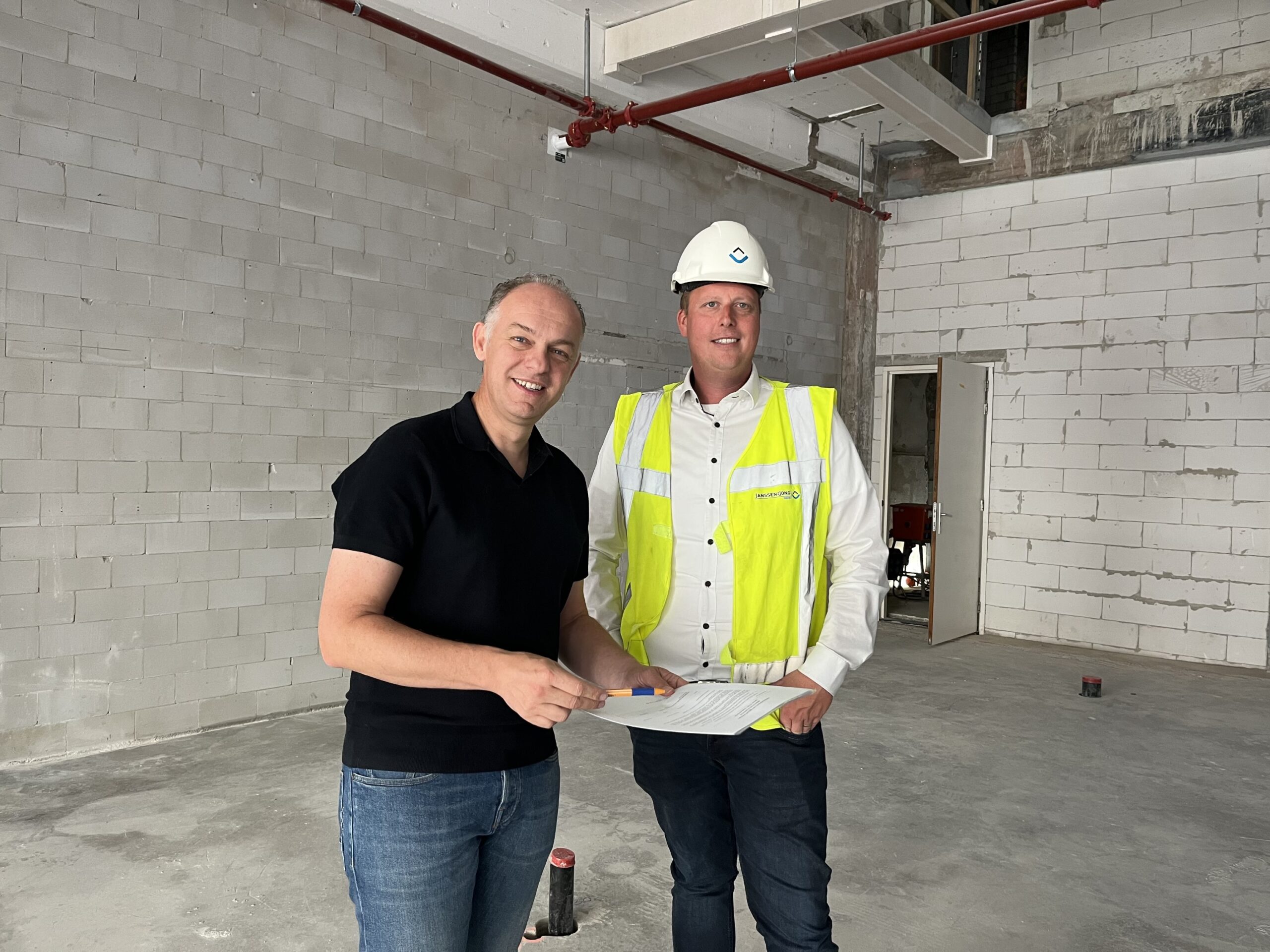 Oplevering-Starbucks-winkelunit-Inde-Lanscroon-Maastricht-1-2-scaled
