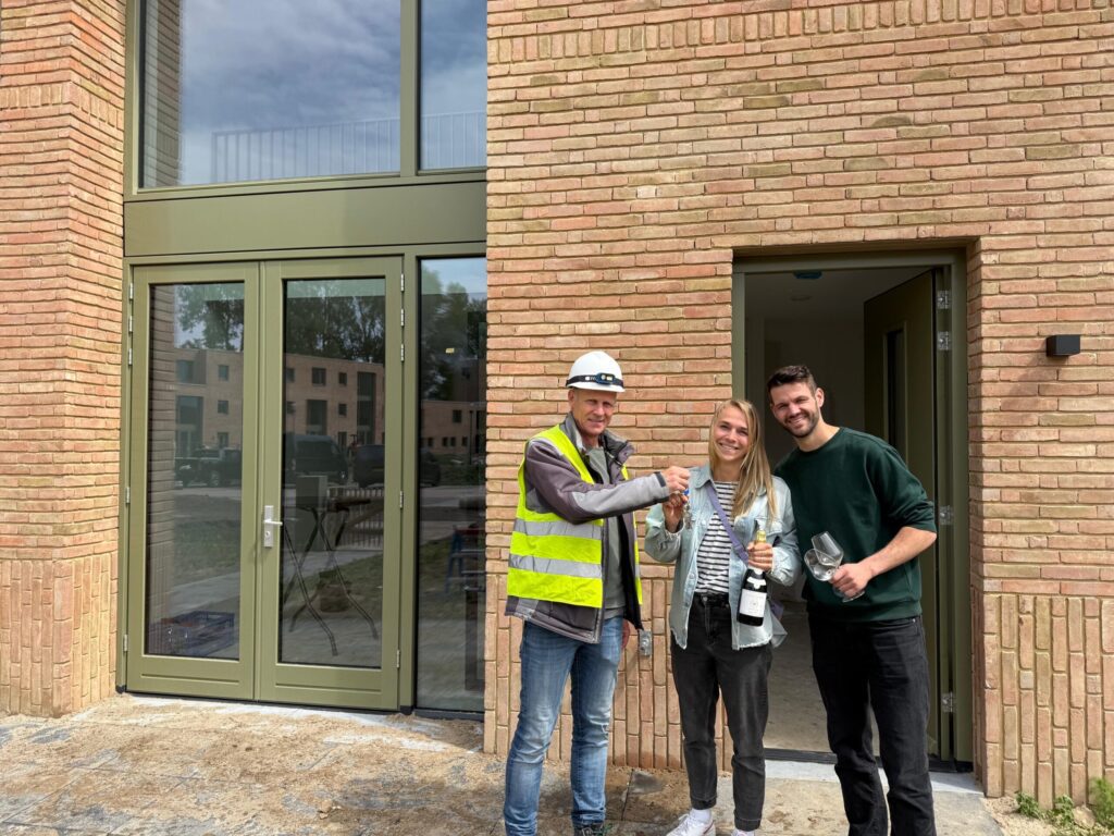 Overhandiging-sleutel-eerste-woningen-Homestead-Nijmegen-scaled