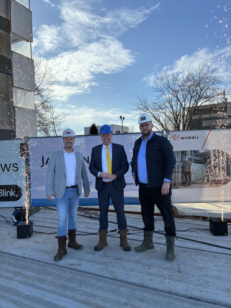 Startsein-bouw-DekaMarkt-en-28-appartementen-Winterswijk-Oost-1-scaled