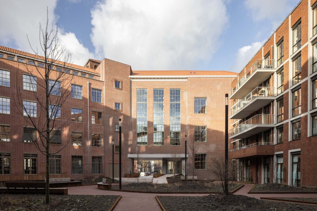 VOSS-ARCHITECTURE_L-FOUNDERS-OF-LOYALTY_EXTERIOR-4350-LR-scaled