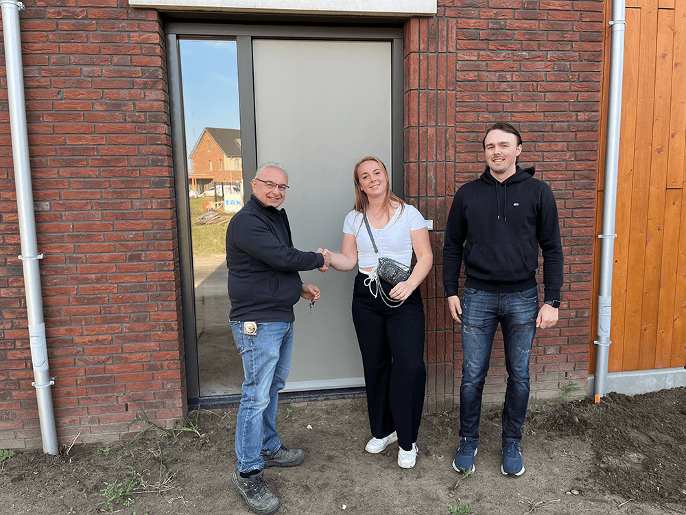 oplevering-1e-woning-door-Tony-van-Riel_bewerkt